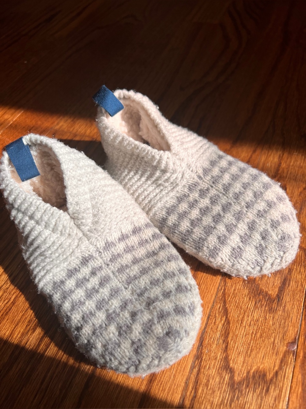 Bombas kids Knit Shearling-Lined Slippers in Beige & Gray